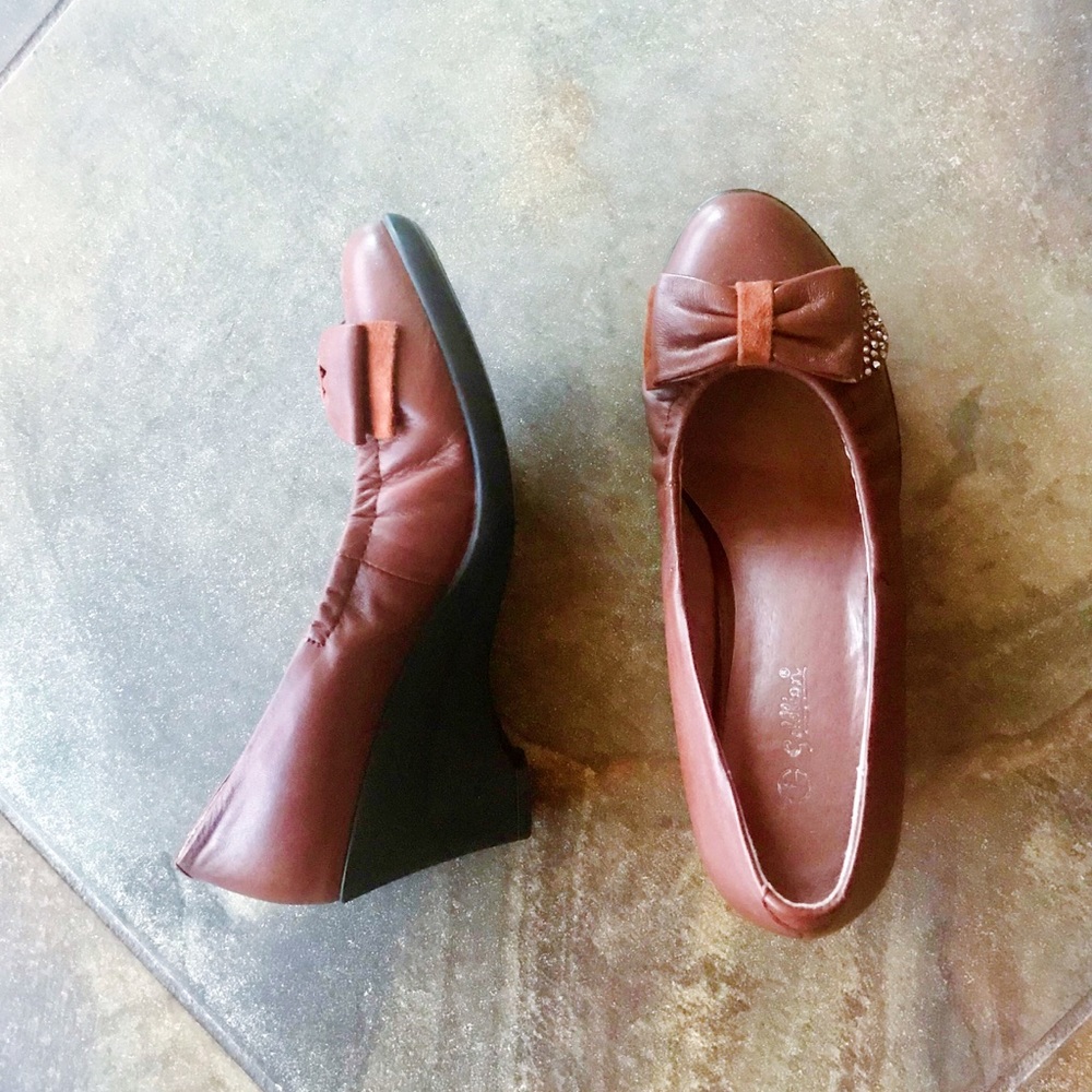 Women Fashionable heel w/ bow tie